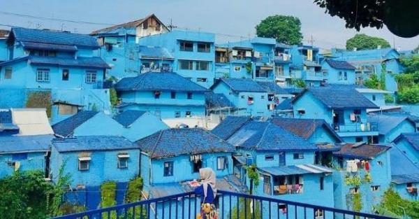Blue-painted houses in Kampung Biru Arema Village in Malang