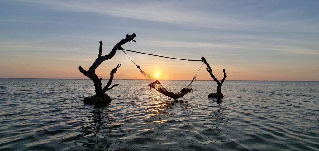 Sunset hammock over the water at Dreampoint View on Nusa Ceningan
