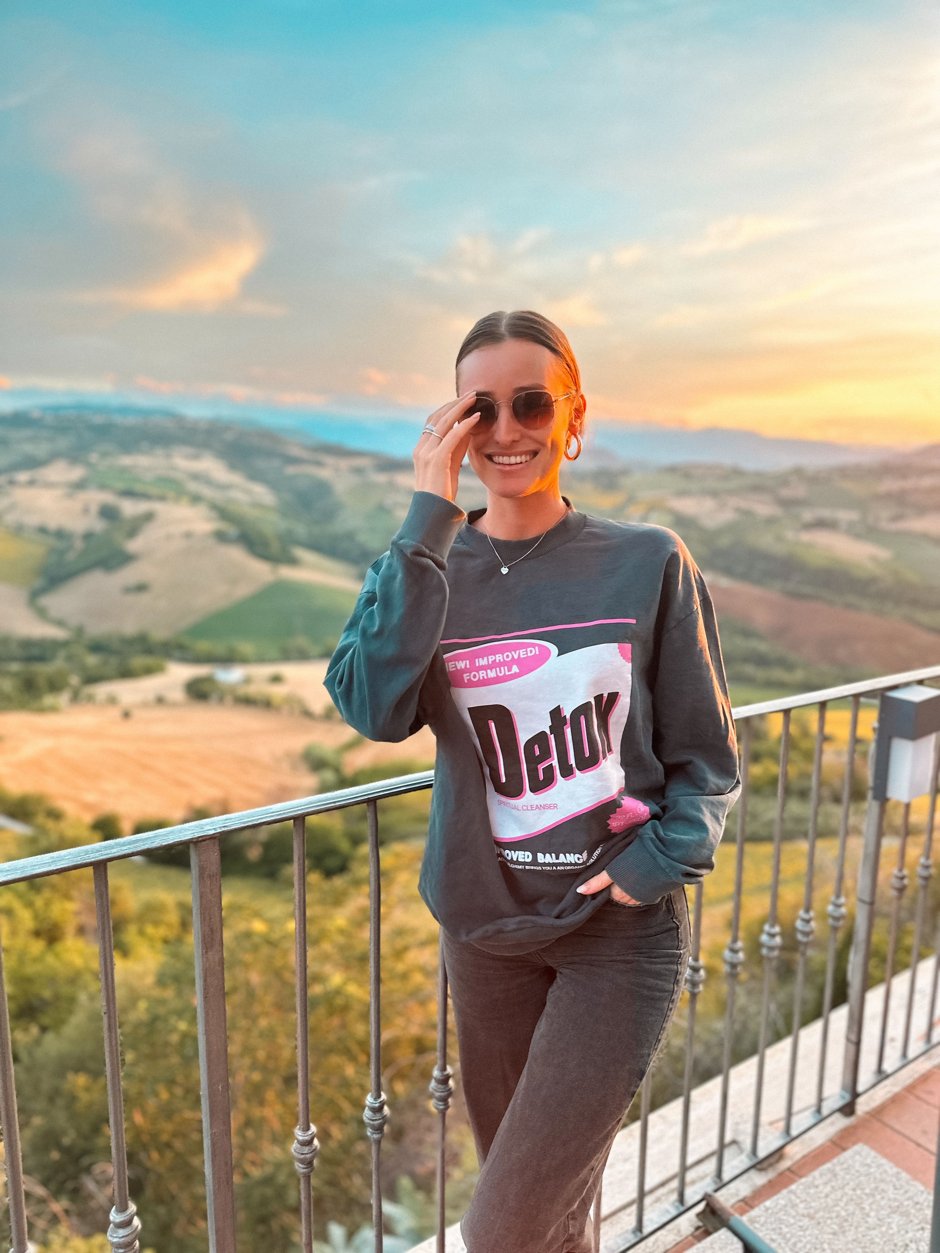Carlijn watching sunset over the Italian countryside