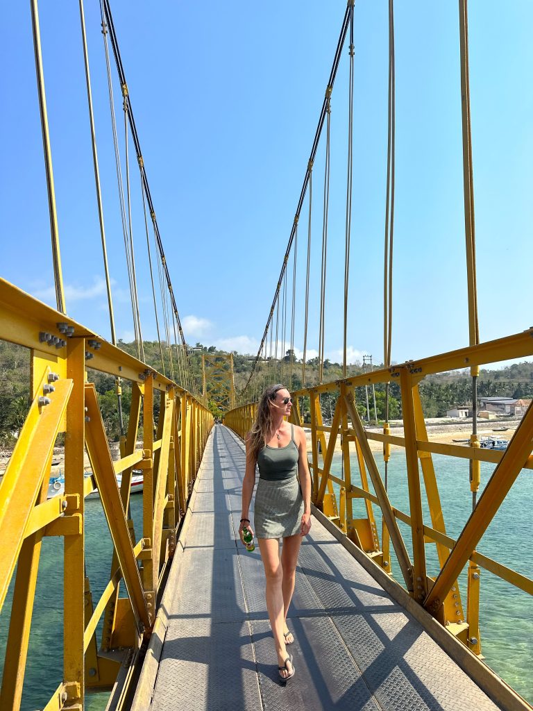 Carlijn walking across the Yellow Bridge between Nusa Lembongan and Nusa Ceningan