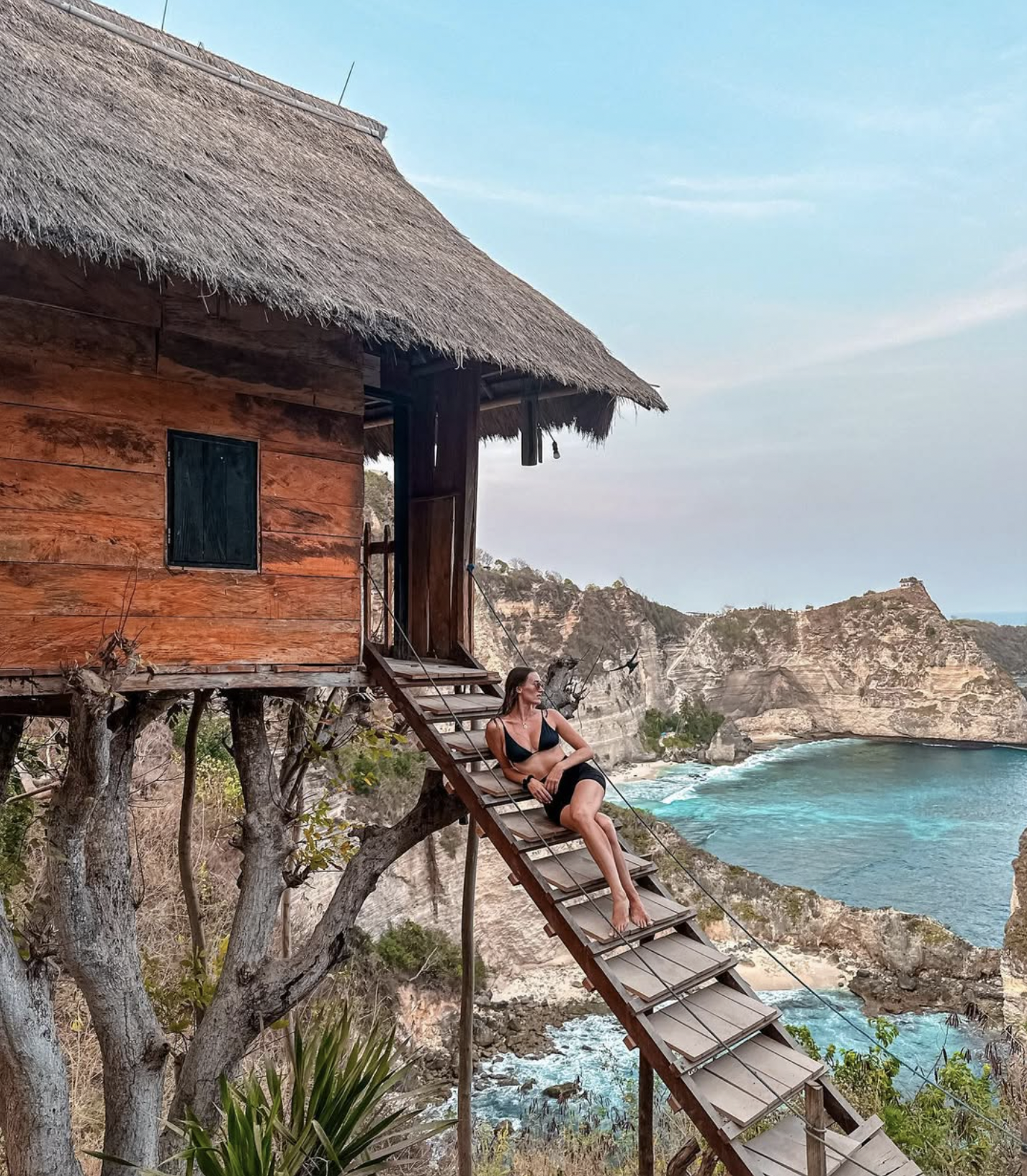 Rumah Pohon Tree House overlooking the cliffs of Nusa Penida