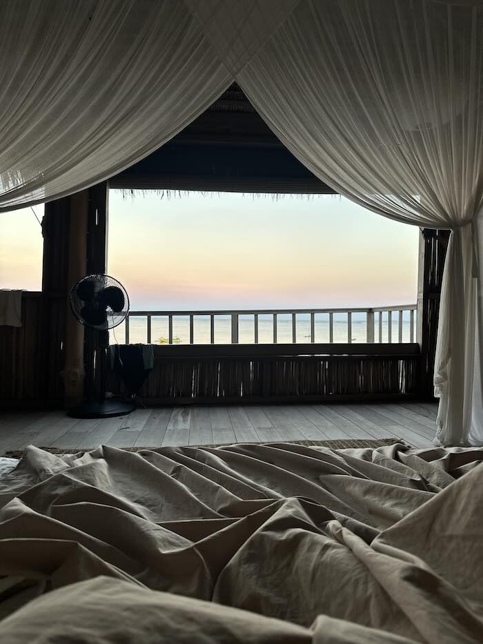 Beachfront bedroom overlooking the ocean in Nemberala, Rote Island